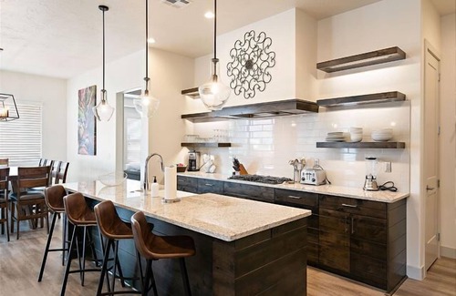 Santa Clara House | Arcadia 28 | Games * PRIVATE Hot Tub * Patio BBQ * Family Friendly