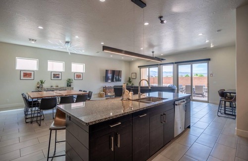 Santa Clara House | Arcadia 49 💎 PRIVATE Hot Tub * Games * Sleeps 26