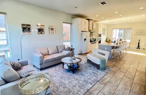Arcadia Apartment | Arcadia Best for Family 4b3.5b SPACIOUS TOWNHOUSE