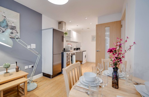 Theatreland Birmingham Apartment | Arcadian Apartment with Balcony