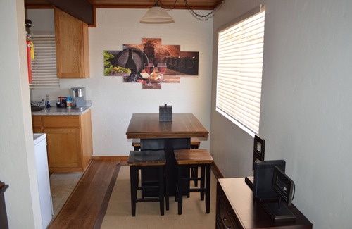 Arcata Apartment | ARCATA ONE BEDROOM- stay near and downtown CalPoly Humboldt - a 13-min stroll