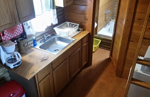 Robbinsville Cabin | Archie's Place w/jacuzzi tub on US 129 the DRAGON 🐲 hammock, firepit-grill :)