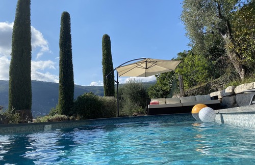 Chateauneuf-Grasse Villa | Architect-designed house with a private swimming pool and a panoramic view 4*.