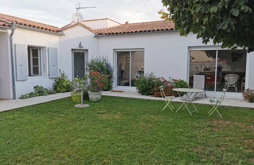 Saint-Martin-de-Re Villa | Architect-designed villa in saint-martin intra-muros 165 m3
