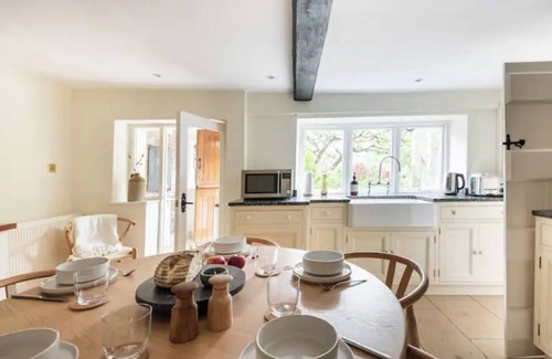 Quenington Cottage | Architect Designed Cosy Cotswold Stone Cottage