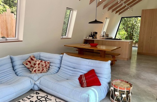 Roberts Creek House | Architect designed rustic modernist home 5 min walk to beach and cafe