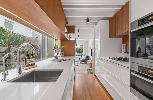 Erskineville Cottage | Architect Designed 2b Cosy Cottage. Great Location