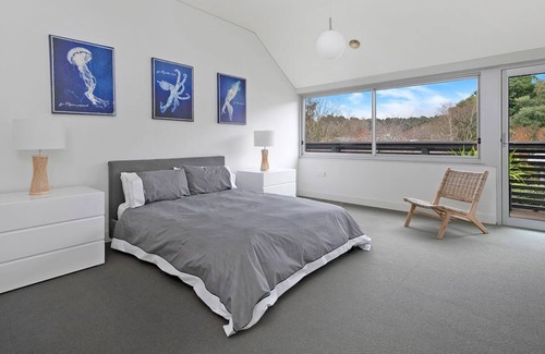 Burrawang House | Architect designed contemporary home in the heart of Burrawang Village