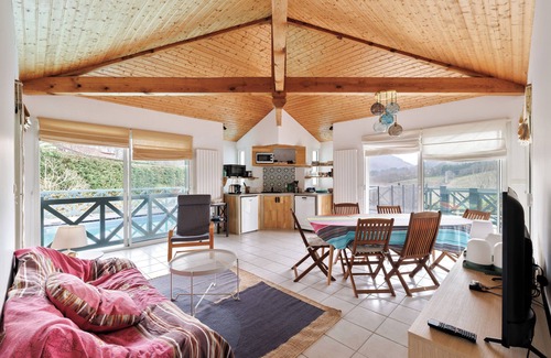 Urrugne Villa | Architect-designed house with swimming pool 10 minutes from St Jean de Luz