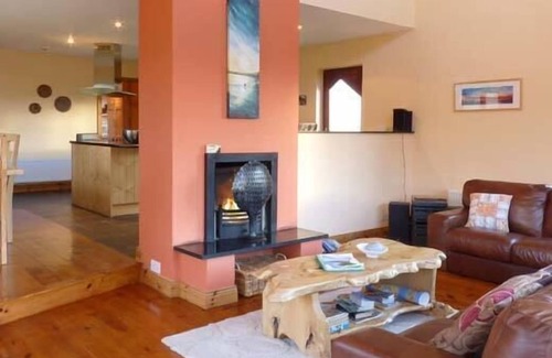 Ballineanig Cottage | ARCHITECT HOUSE, family friendly in Ballyferriter, County Kerry