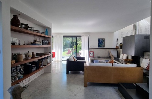 Arzon House | Architect house, quiet, 9 people, near beach, Arzon