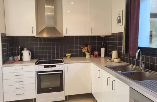 Arzon House | Architect house, quiet, 9 people, near beach, Arzon