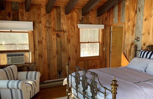 Moultonborough House | Architectural beach getaway on Lake Winnipesaukee
