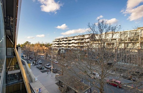 Braddon Apartment | Architectural Delight On Lonsdale