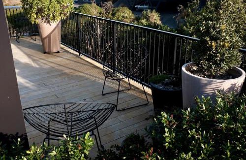 St. Clair Apartment | Architectural guest house in St Clair