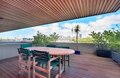 Auckland Central Business District House | Architecturally Designed Townhouse + Aircon and Carpark