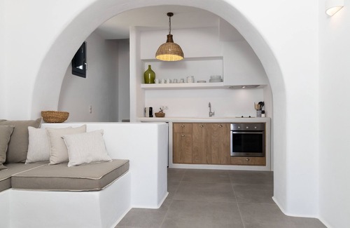 Plaka House | Archon Seaside Retreat