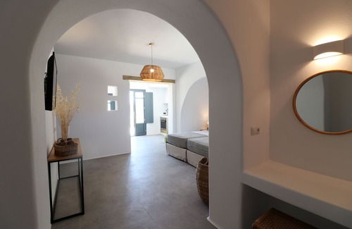 Plaka House | Archon Seaside Retreat