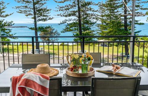 Yamba Apartment | Arcoola 1 - Overlooking Main Beach
