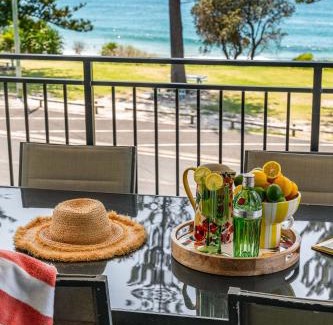 Yamba Apartment | Arcoola 1 - Overlooking Main Beach