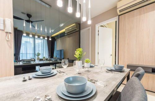 Mont Kiara Apartment | Arcoris Mont Kiara 12# Deluxe 2 Bedroom # Coner with Balcony #1-4Pax