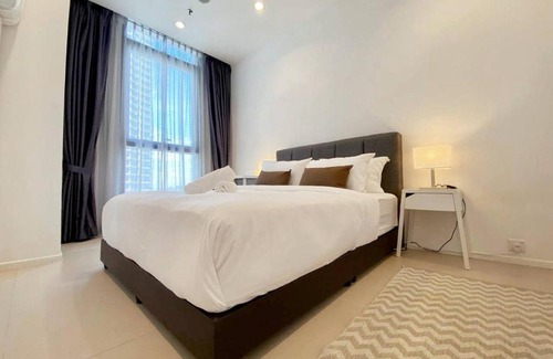Mont Kiara Apartment | Arcoris Mont Kiara 1 to 5 pax Minimalist Modern Netflix