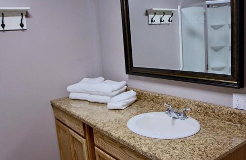 Healy Hotel | Arctic Dragonfly Inn