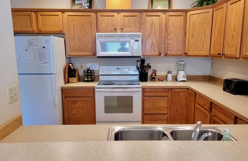 Winthrop House | Arctic Dream-Sleeps 8, Close to Downtown Winthrop and Ski Town Trailhead!