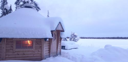 Rautuskyla Hotel | Arctic shaman village -Jurtta