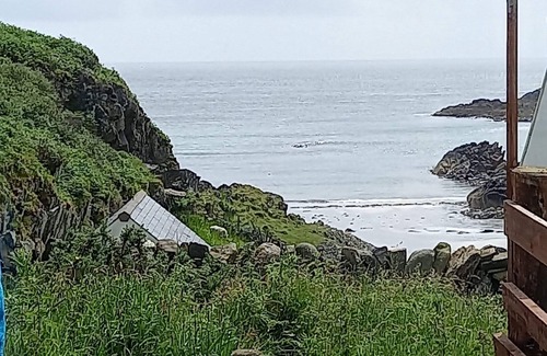 Uisken Cabin | Ardchiavaig Cabin - 100m from the beach, stunning views.