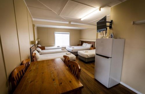 West Wyalong Hotel | Ardeanal Motel