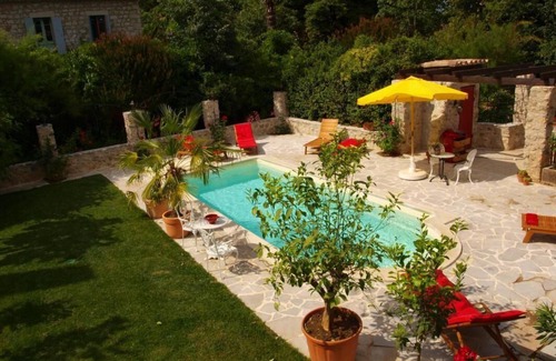 Saint-Alban-sous-Sampzon Apartment | Ardèche France "La Vialle" family apartment with pool, near Pont d'Arc