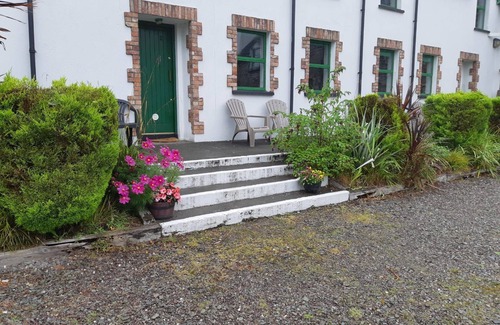 Ballylickey Cottage | Ardnagashel Est No 2 - a two story that sleeps 4 guests in 2 bedrooms