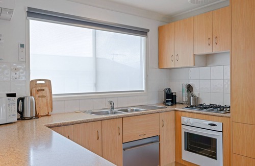 Newhaven House | Area 51 by Ready Set Stay - Close to the Beach & Pet Friendly