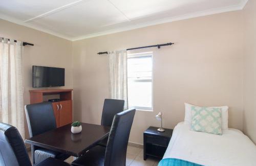Windhoek Hotel | Arebbusch Travel Lodge