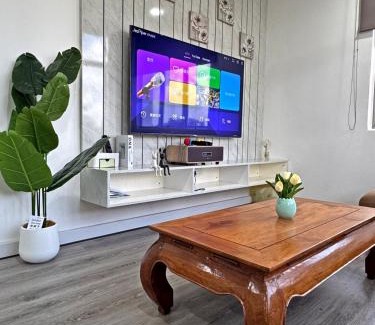 Seremban Villa | Arena Lobak Villa Retreat, Spacious Stay with Billiards, Karaoke, BBQ