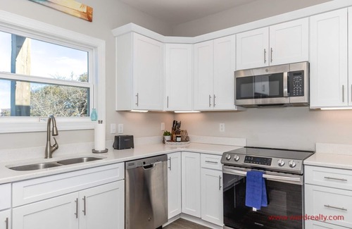 Surf City House | Arendelle - Beautiful 5 BR Home on a Quiet Street; Elevator; Pet Friendly!