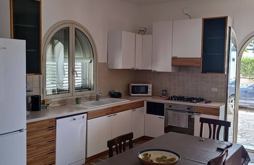 Arenella Villa | Arenella96 -grande Villa con Piscina a 5 Minuti a Piedi Dalla Spiaggia Arenella