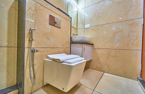 Pallivasal Hotel | Areva Inn Munnar by Voye Homes