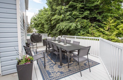 Okanagan-Similkameen House | Argyle House-6 Bedroom/6 bath Character home with large outdoor deck-sleeps 12