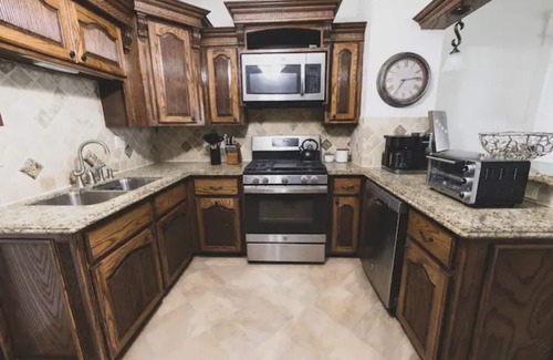 Galveston Cottage | ARI by the Sea | Beach ✭ Master Suite ✭ King Bed