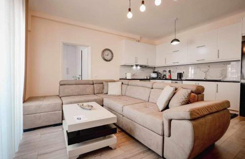 Qafe e Gjashtes Apartment | Ari's Apartment Sarande