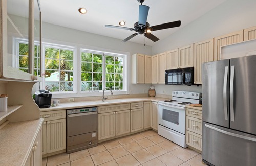 Old Town Condo | ARIA~Adult Only, Treetop King Suite w/Balcony & Shared Pool at Azul Mansion!