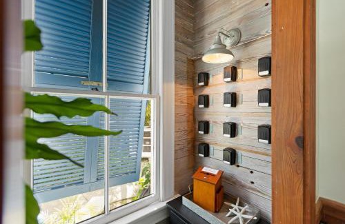 Old Town Apartment | ARIA at Azul Mansion Key West