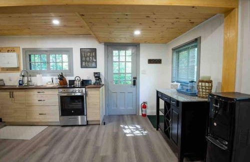 Fenelon Falls House | Aries Kabin- 2 Bedroom Fenelon Falls cottage