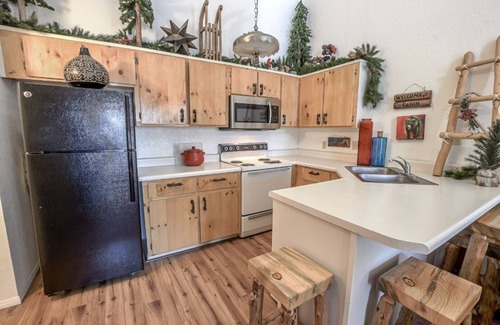 Show Low Condo | Arizona Mountain Getaway in the Gorgeous White Mountains