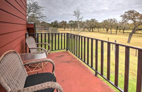 Fredericksburg House | Ark Bunkhouse Fredericksburg Hideaway with Hot Tub