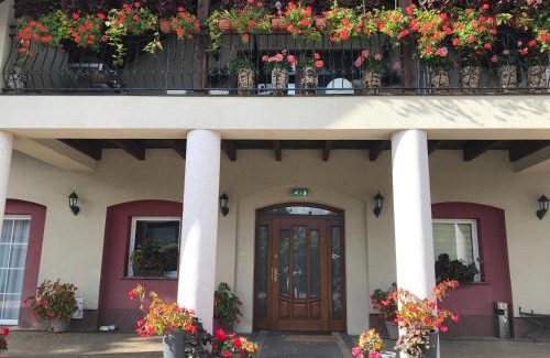 Opole Hotel | Arkadia Gościniec-klima,parking,ogród