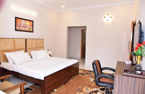 DLF Phase 5 Hotel | Arkaya Inn