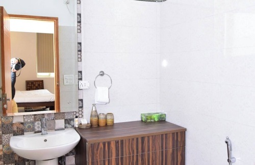DLF Phase 5 Hotel | Arkaya Inn